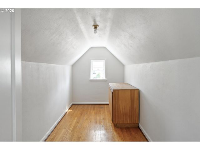 3979 Ne 42ND Ave, Portland, OR 97213