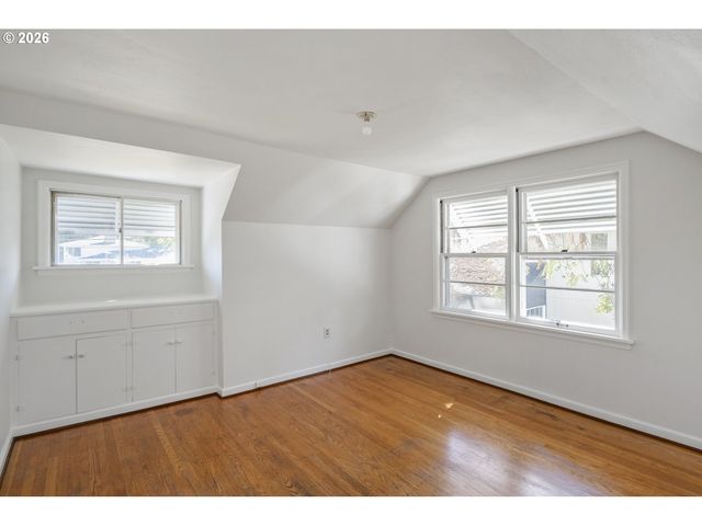 3979 Ne 42ND Ave, Portland, OR 97213