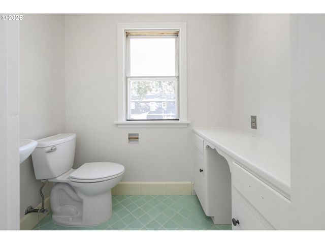 3979 Ne 42ND Ave, Portland, OR 97213