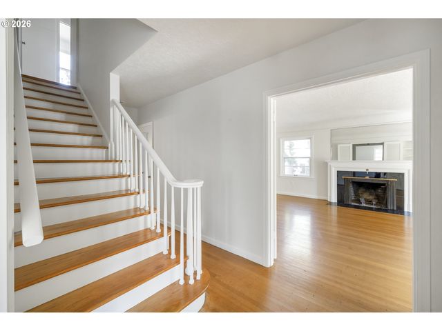 3979 Ne 42ND Ave, Portland, OR 97213