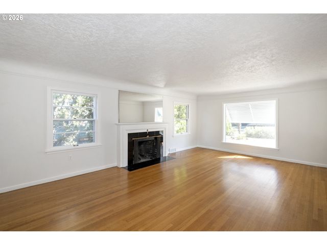 3979 Ne 42ND Ave, Portland, OR 97213