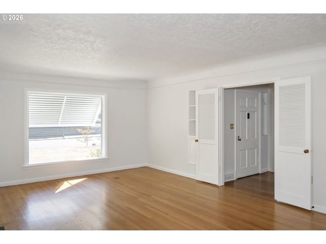 3979 Ne 42ND Ave, Portland, OR 97213
