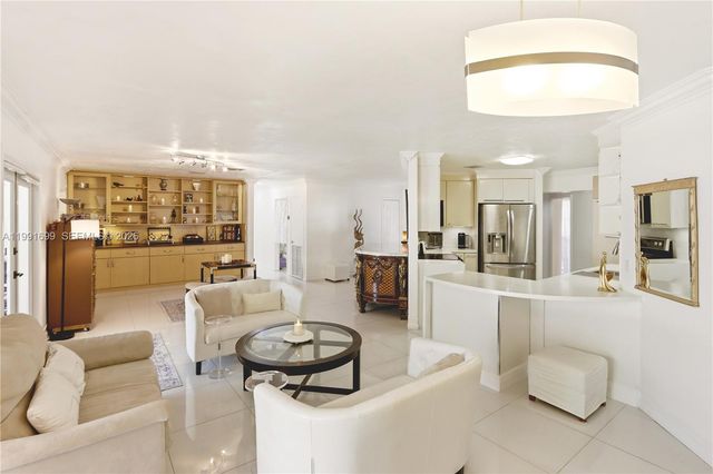 9955 SW 74th St, Miami, FL 33173