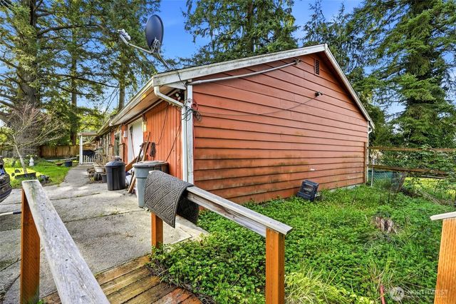 219 Meadow Pl SW, Everett, WA 98208