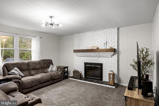 6 ONIONTOWN RD, Medford, NJ 08055