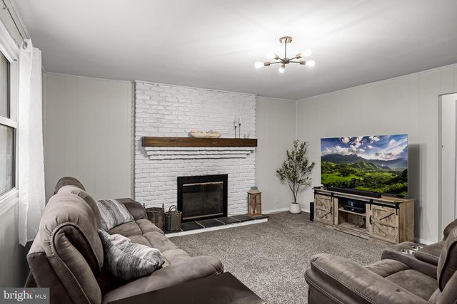 6 ONIONTOWN RD, Medford, NJ 08055