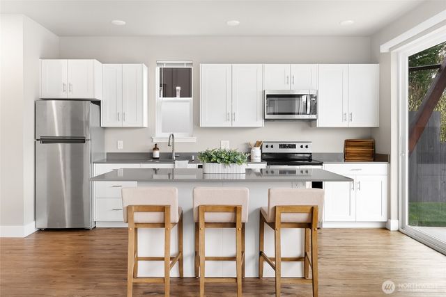 1884 Front Street, Lynden, WA 98264