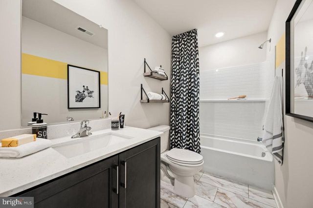 35 E FRONT ST, Bridgeport, PA 19405