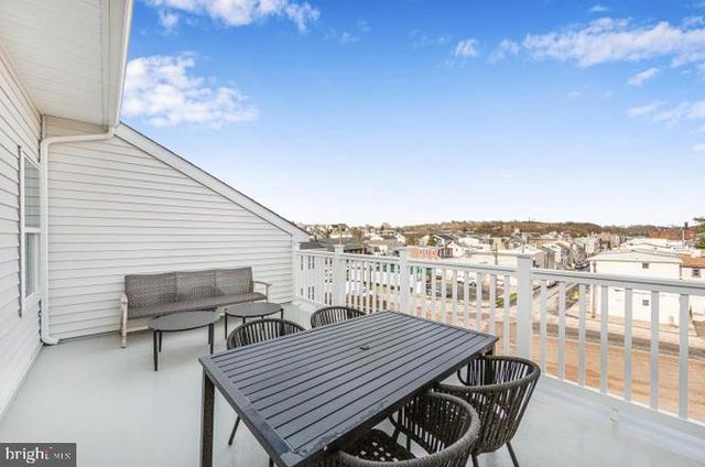 35 E FRONT ST, Bridgeport, PA 19405