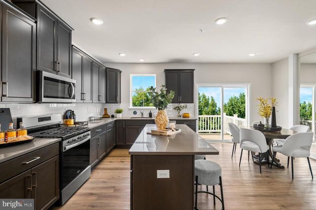 35 E FRONT ST, Bridgeport, PA 19405