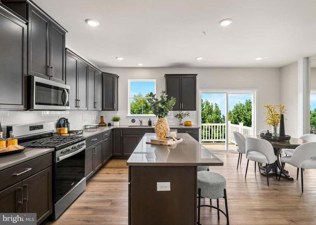 35 E FRONT ST, Bridgeport, PA 19405