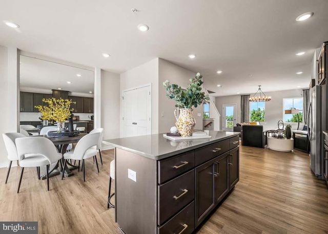 35 E FRONT ST, Bridgeport, PA 19405