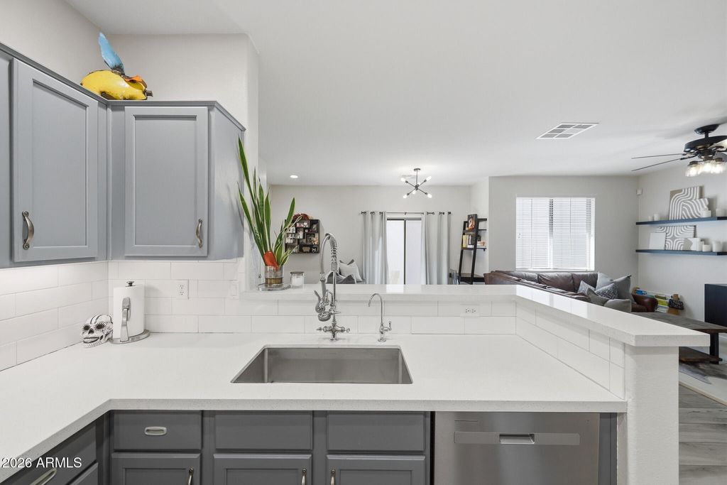 Image 20 of property listing at 3722 E KRISTAL Way, Phoenix, AZ 85050
