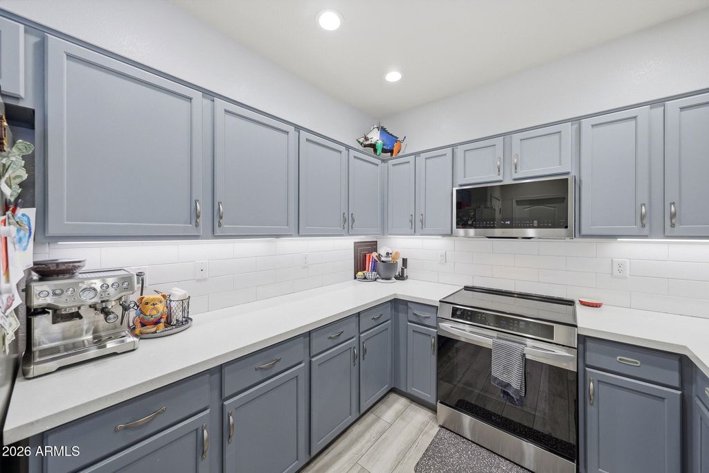 Image 21 of property listing at 3722 E KRISTAL Way, Phoenix, AZ 85050