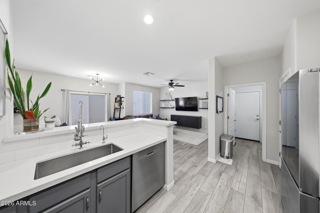 Image 22 of property listing at 3722 E KRISTAL Way, Phoenix, AZ 85050