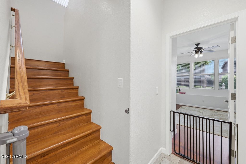 Image 25 of property listing at 3722 E KRISTAL Way, Phoenix, AZ 85050