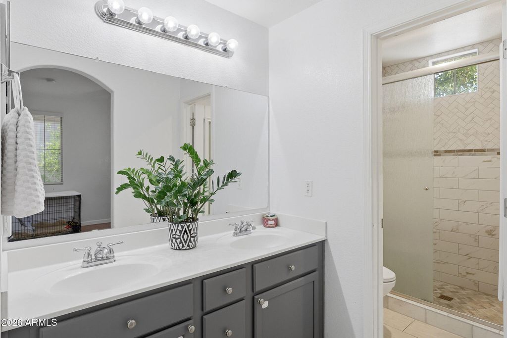 Image 31 of property listing at 3722 E KRISTAL Way, Phoenix, AZ 85050