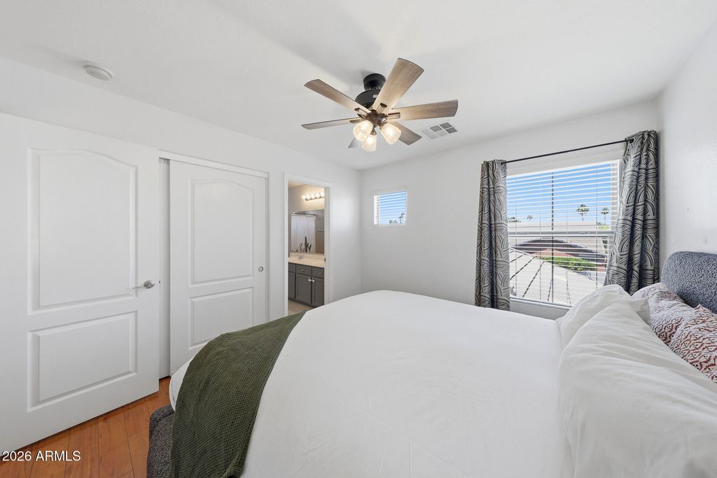 Image 41 of property listing at 3722 E KRISTAL Way, Phoenix, AZ 85050