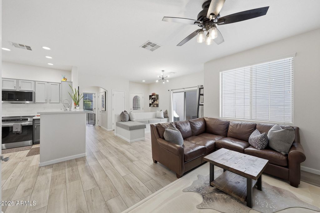 Image 9 of property listing at 3722 E KRISTAL Way, Phoenix, AZ 85050