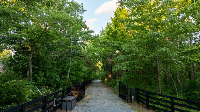 8012 Rose Ridge Pvt Lane, Fairview, TN 37062