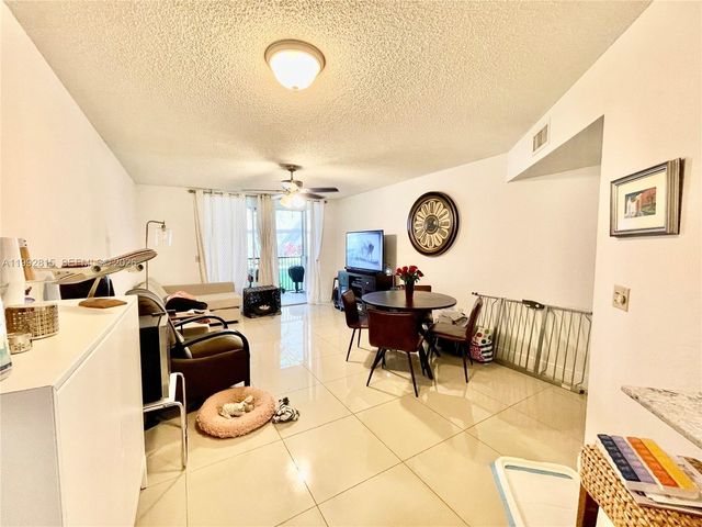 8255 Lake Dr 102, Doral, FL 33166