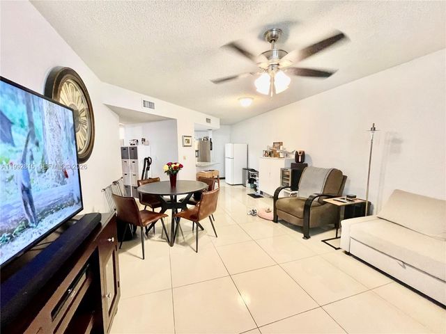 8255 Lake Dr 102, Doral, FL 33166
