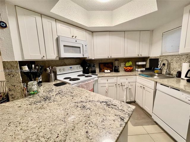 8255 Lake Dr 102, Doral, FL 33166