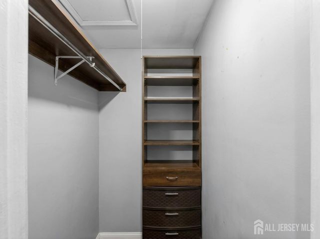 323 Gill Lane 10B, Iselin, NJ 08830