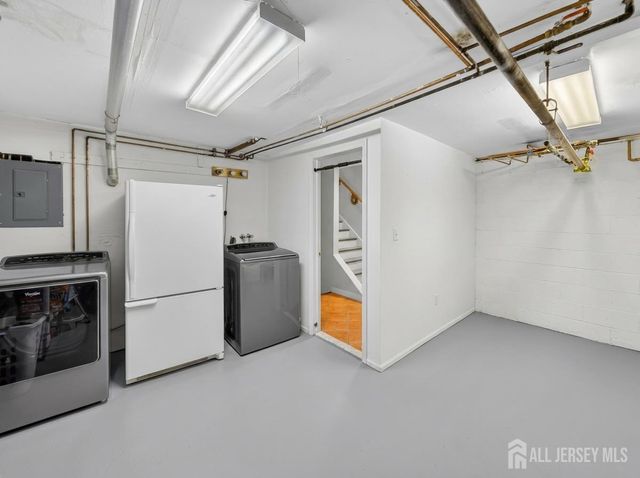 323 Gill Lane 10B, Iselin, NJ 08830