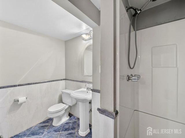323 Gill Lane 10B, Iselin, NJ 08830