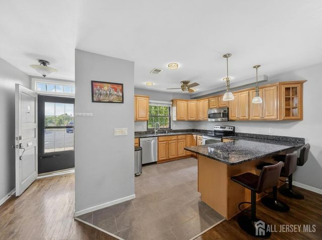 323 Gill Lane 10B, Iselin, NJ 08830