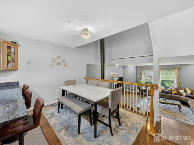 323 Gill Lane 10B, Iselin, NJ 08830