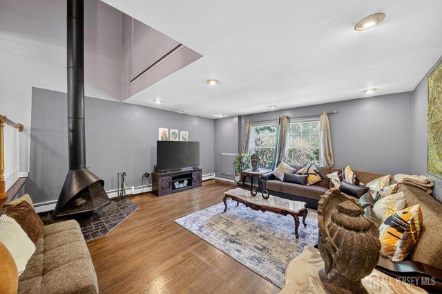 323 Gill Lane 10B, Iselin, NJ 08830