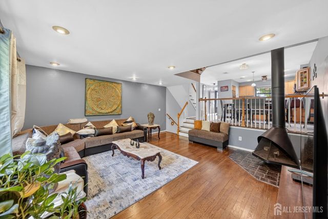 323 Gill Lane 10B, Iselin, NJ 08830