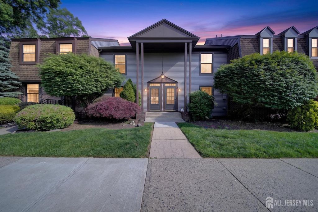 323 Gill Lane 10B, Iselin, NJ 08830