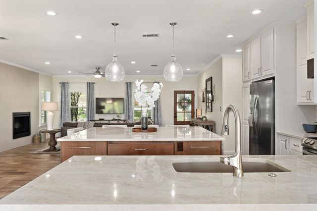 405 Ridgecrest RD, Georgetown, TX 78628