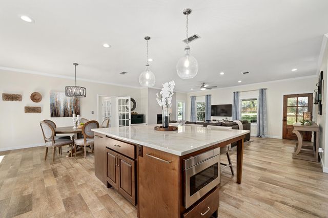 405 Ridgecrest RD, Georgetown, TX 78628