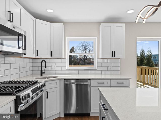 12217 SWEET BRIAR RD, Philadelphia, PA 19154