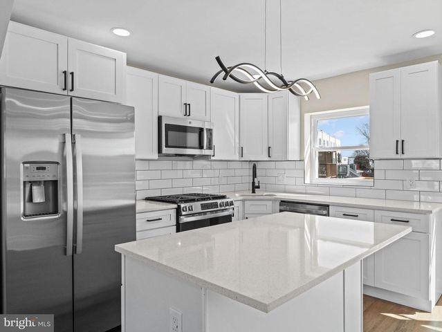 12217 SWEET BRIAR RD, Philadelphia, PA 19154