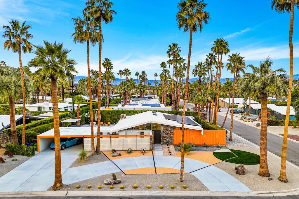 Image 1 of property listing at 992 E La Jolla Road, Palm Springs, CA 92264