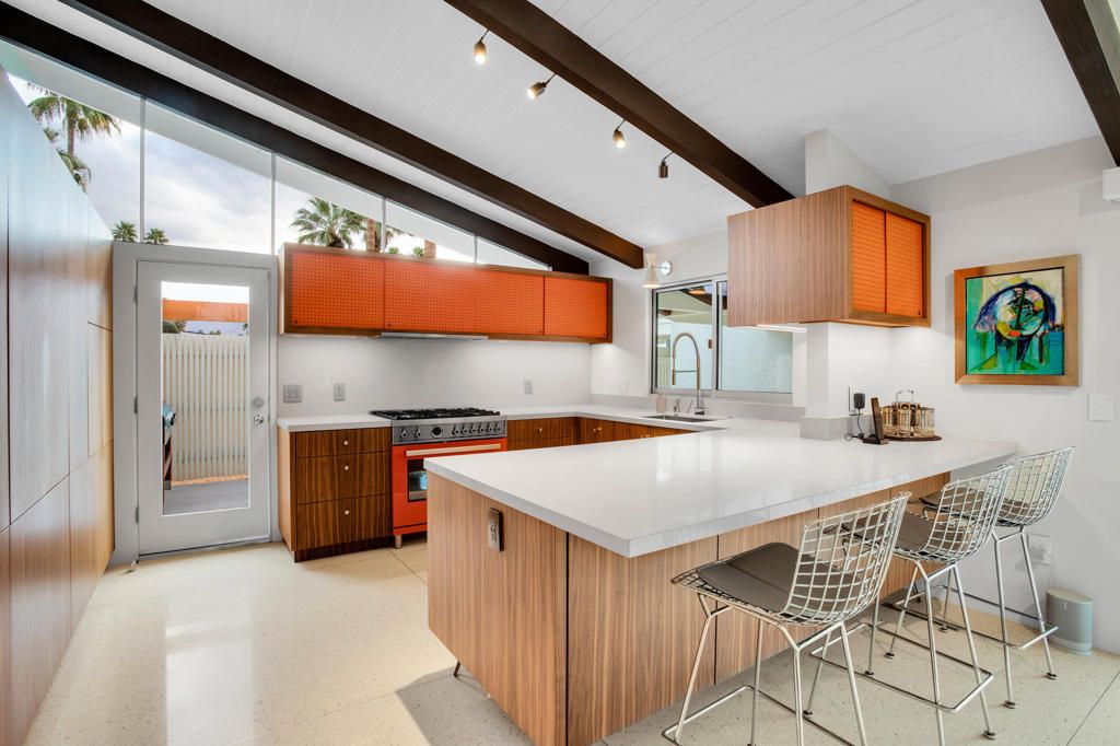 Image 15 of property listing at 992 E La Jolla Road, Palm Springs, CA 92264