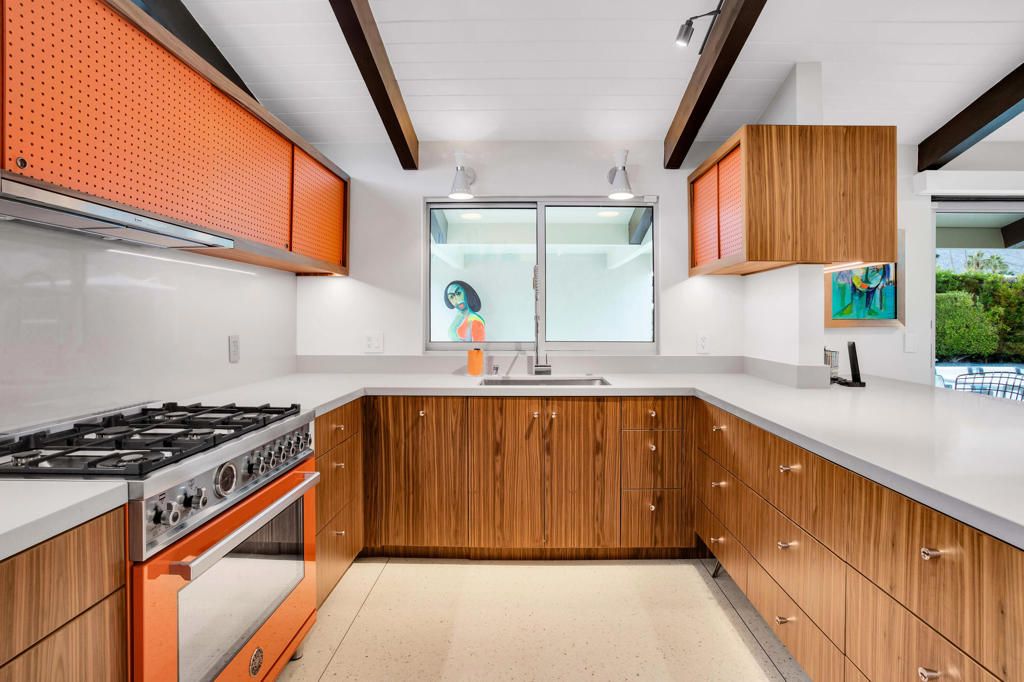 Image 16 of property listing at 992 E La Jolla Road, Palm Springs, CA 92264