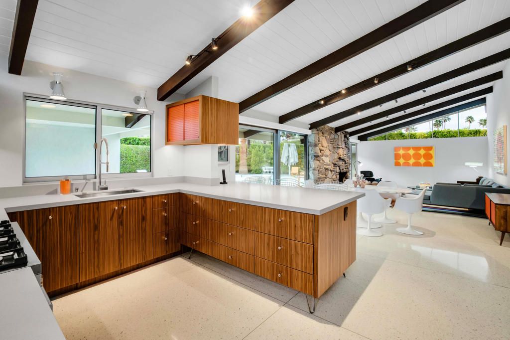 Image 17 of property listing at 992 E La Jolla Road, Palm Springs, CA 92264