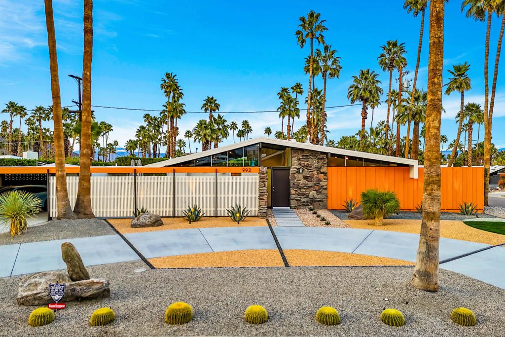 Image 2 of property listing at 992 E La Jolla Road, Palm Springs, CA 92264