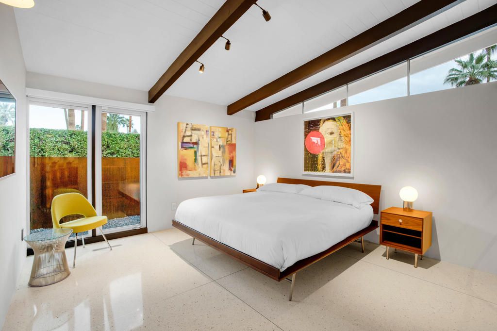 Image 25 of property listing at 992 E La Jolla Road, Palm Springs, CA 92264