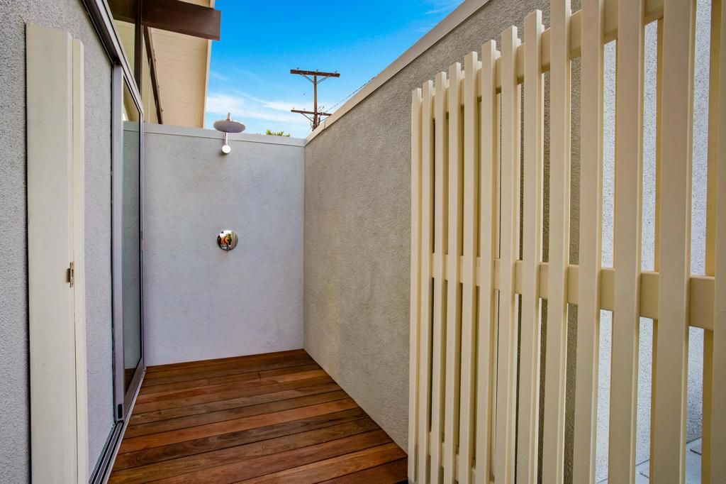 Image 33 of property listing at 992 E La Jolla Road, Palm Springs, CA 92264