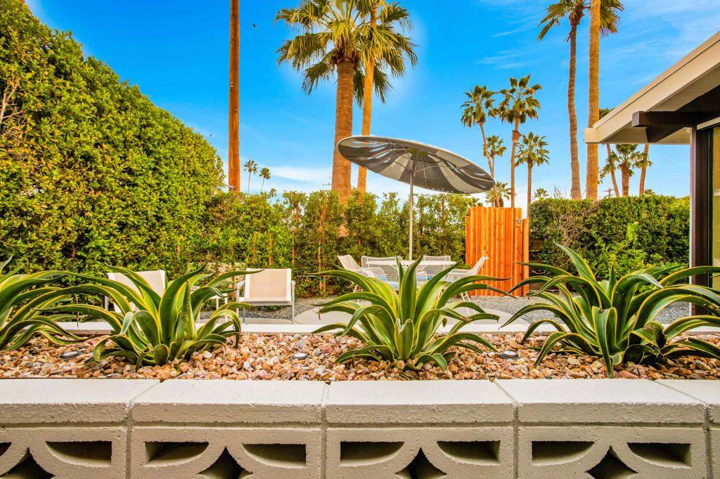 Image 37 of property listing at 992 E La Jolla Road, Palm Springs, CA 92264