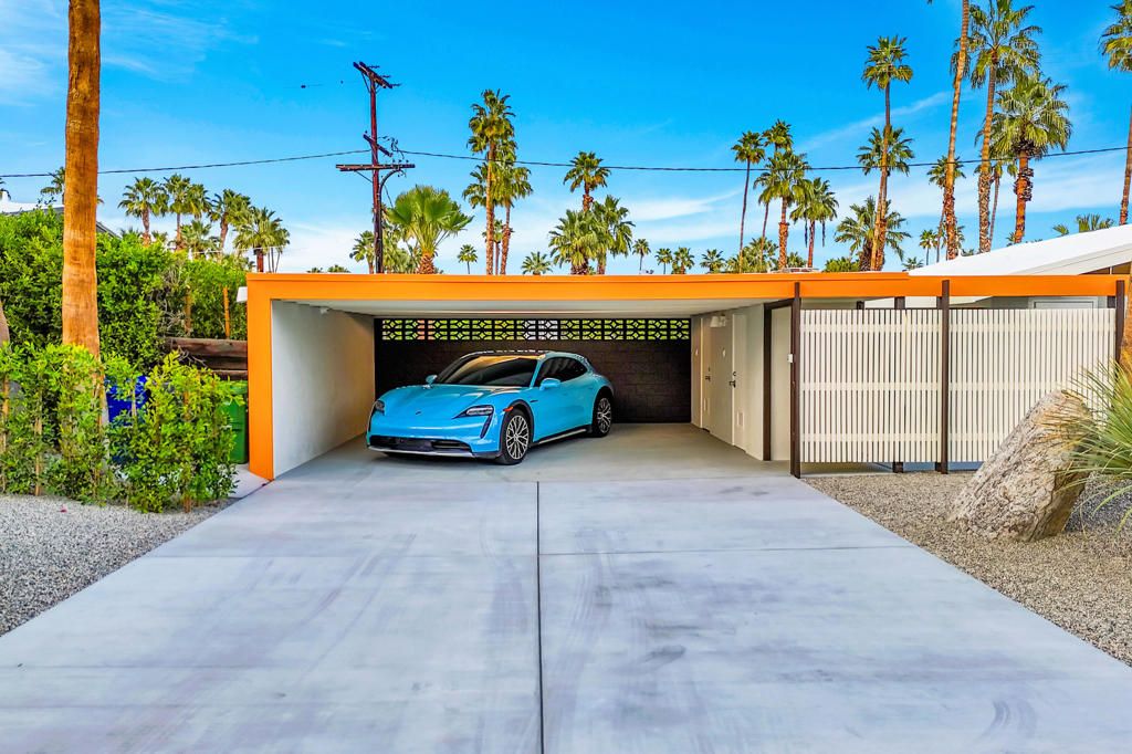 Image 4 of property listing at 992 E La Jolla Road, Palm Springs, CA 92264