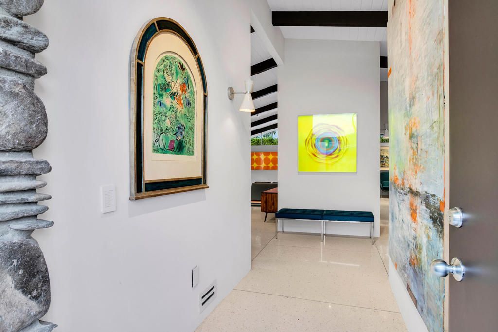 Image 6 of property listing at 992 E La Jolla Road, Palm Springs, CA 92264