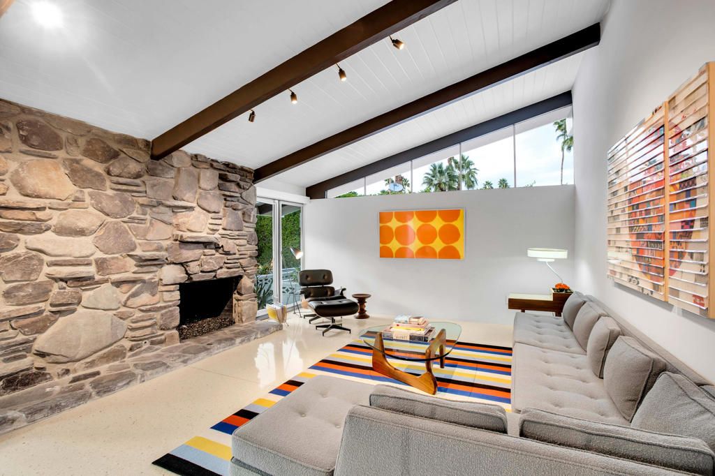 Image 7 of property listing at 992 E La Jolla Road, Palm Springs, CA 92264